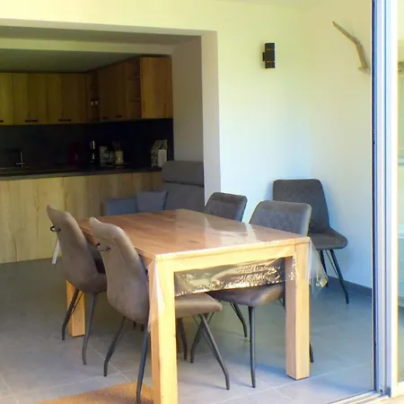 Cocoon With Garden In Apartamento