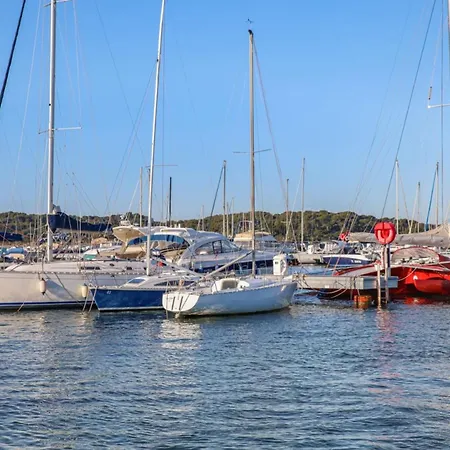 דירה Cocoon With Garden In סנרי-סור-מר